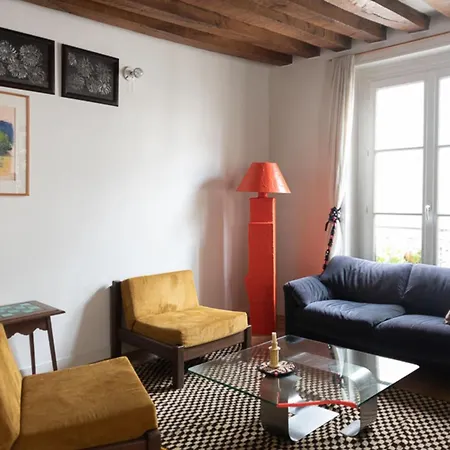 Spacious Love Nest Located In 6th *