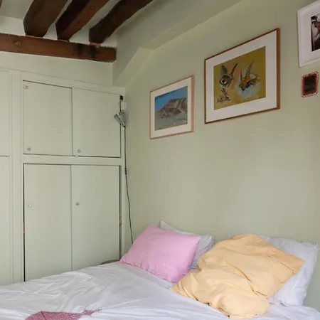 Spacious Love Nest Located In 6th *